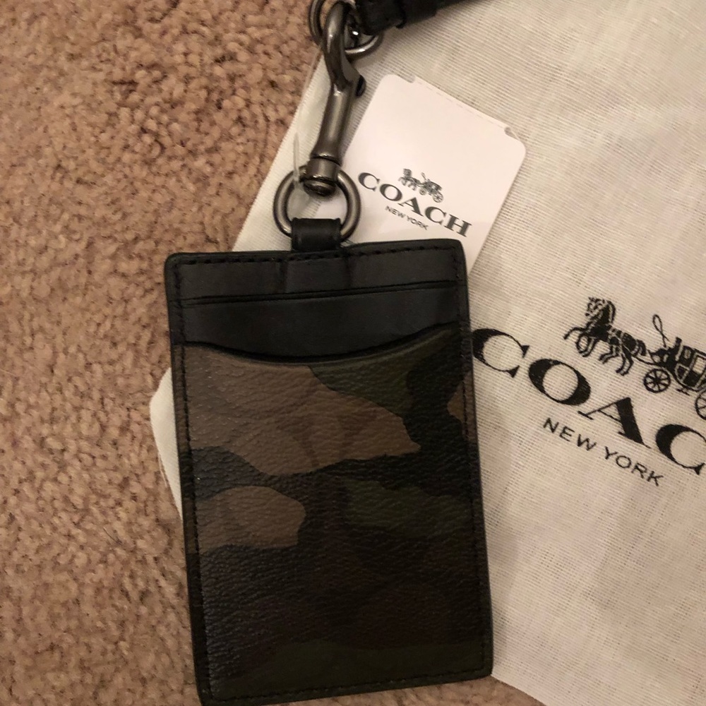 🎉 HP 🎉 🆕 Coach Camouflage ID Badge Lanyard - Picture 5 of 8